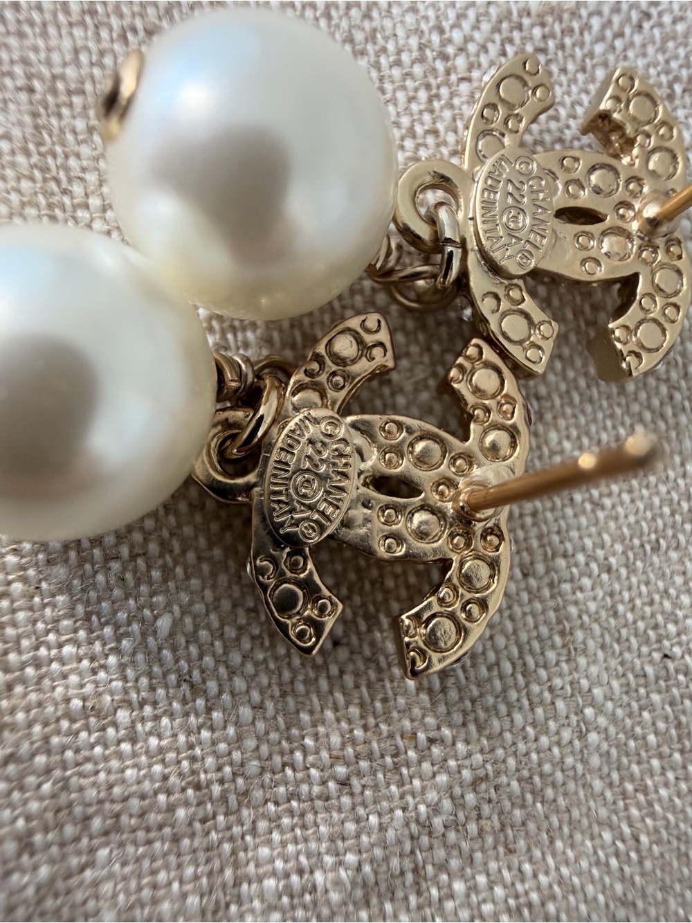 CHANEL Gold-Tone Pearl Drop CC Logo Earrings in White - Picture 4 of 9